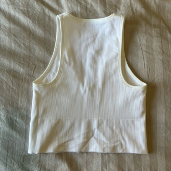 NWOT ATHLETA AURORA SEAMLESS CROP RIB TANK BRIGHT WHITE RIBBED YOGA PILATES TOP - Picture 3 of 3